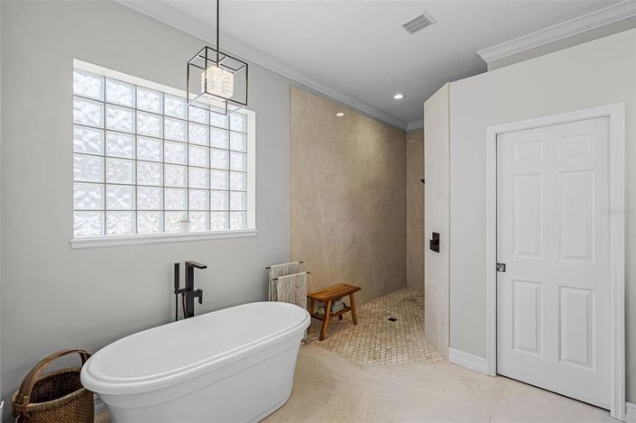 Image No.18-5 Bed Property for sale