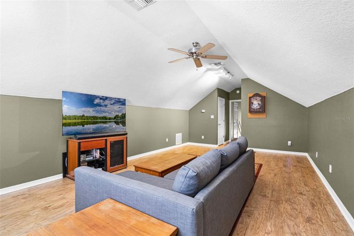 Image No.27-5 Bed Property for sale