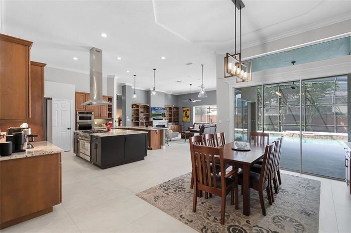 Image No.5-5 Bed Property for sale