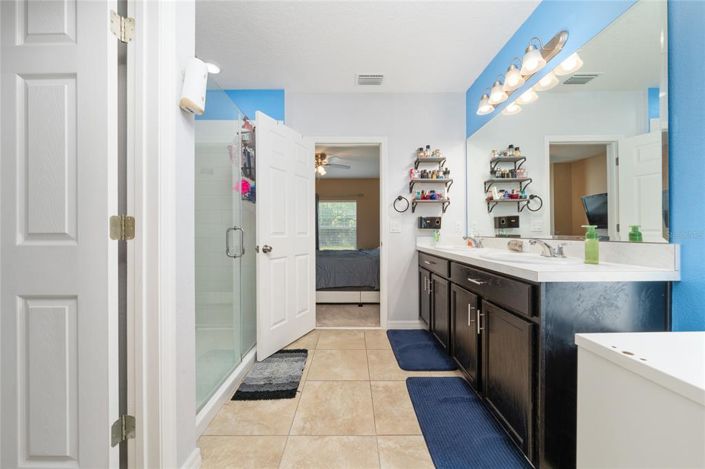 Image No.19-3 Bed Property for sale