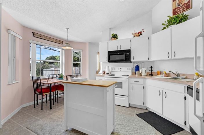 Image No.10-4 Bed Property for sale