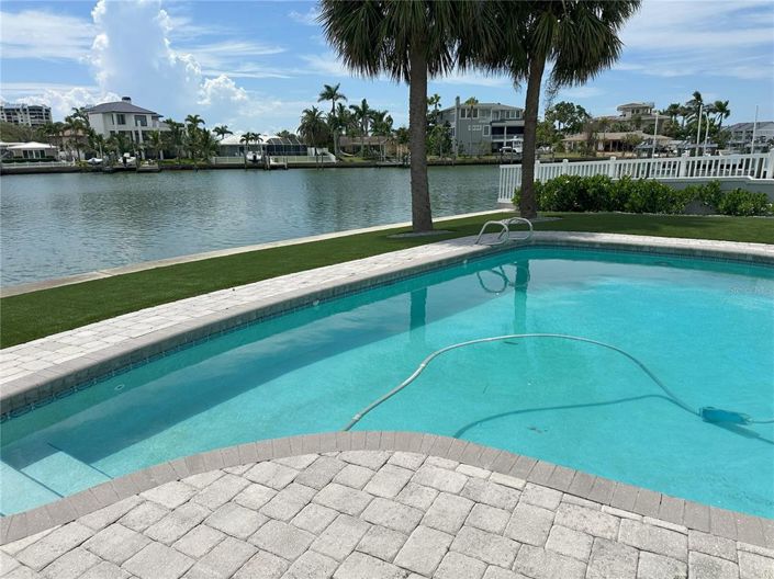 Image No.24-3 Bed Property for sale