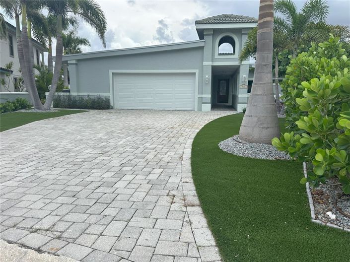 Image No.8-3 Bed Property for sale