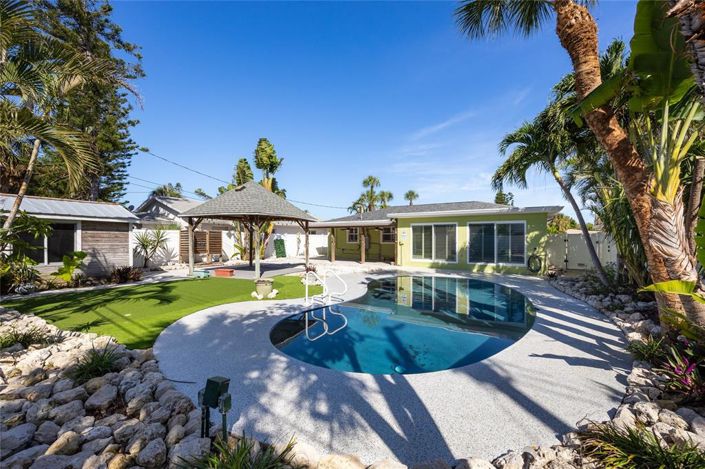 Image No.37-3 Bed Property for sale