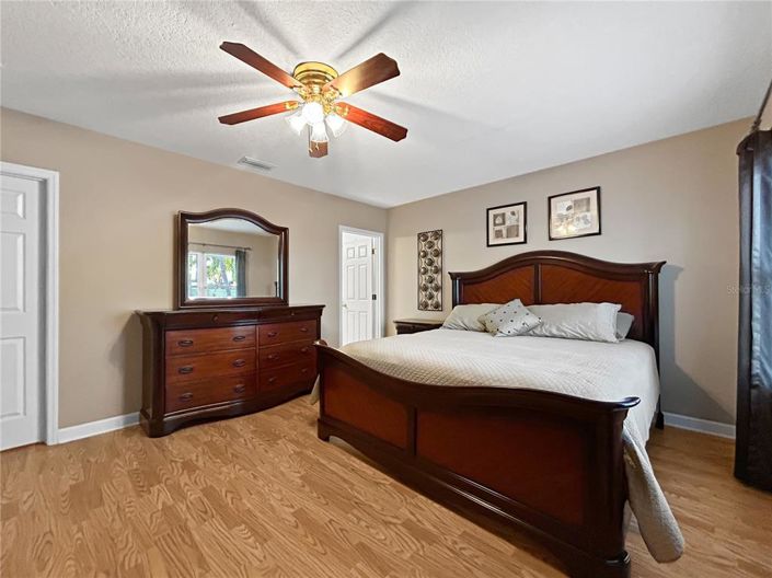 Image No.13-4 Bed Property for sale