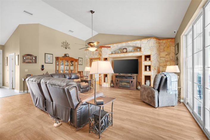 Image No.6-4 Bed Property for sale