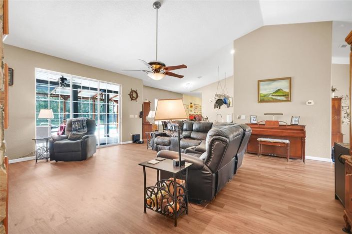 Image No.8-4 Bed Property for sale