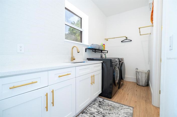 Image No.15-5 Bed Property for sale