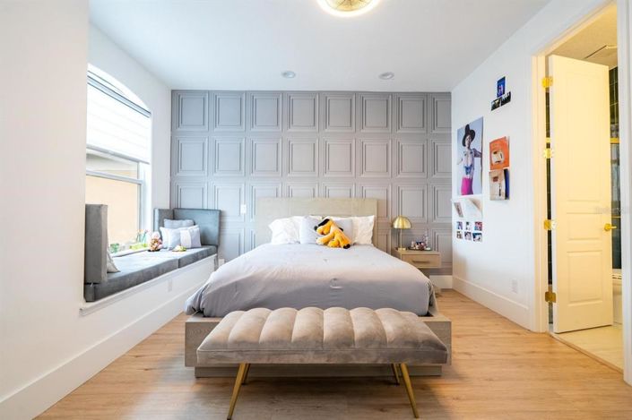 Image No.21-5 Bed Property for sale