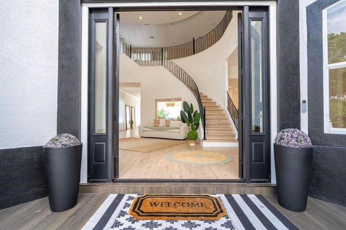 Image No.6-5 Bed Property for sale