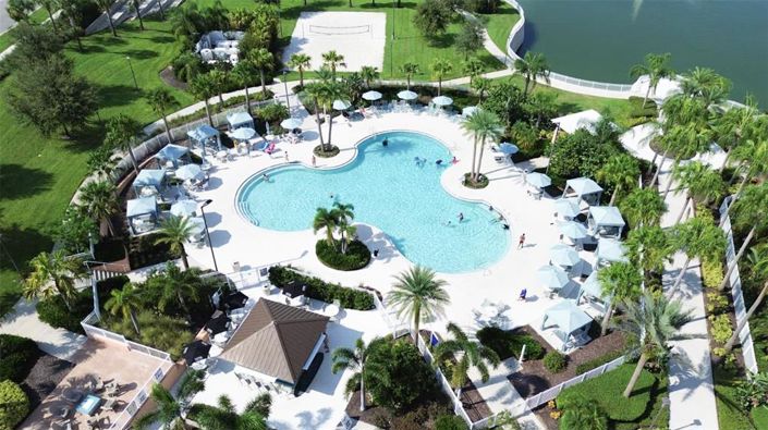 Image No.72-6 Bed Property for sale