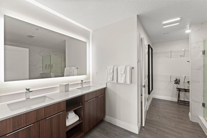 Image No.17-3 Bed Property for sale