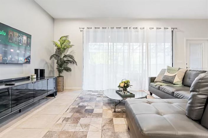 Image No.8-5 Bed Townhouse for sale