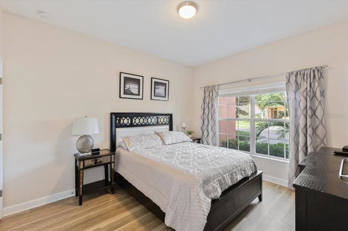 Image No.17-4 Bed Townhouse for sale