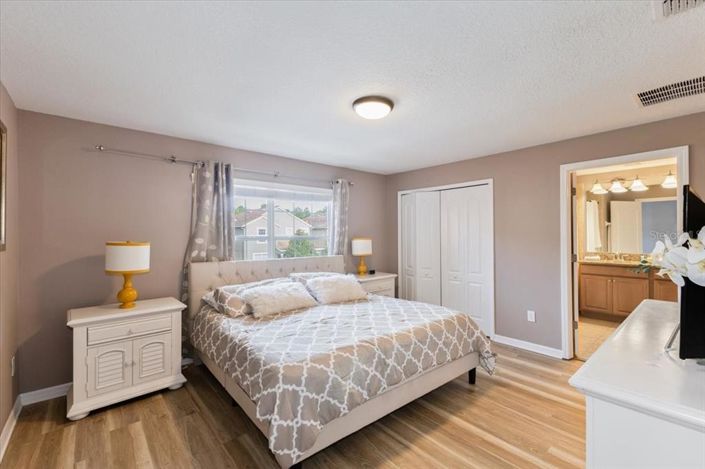 Image No.25-4 Bed Townhouse for sale