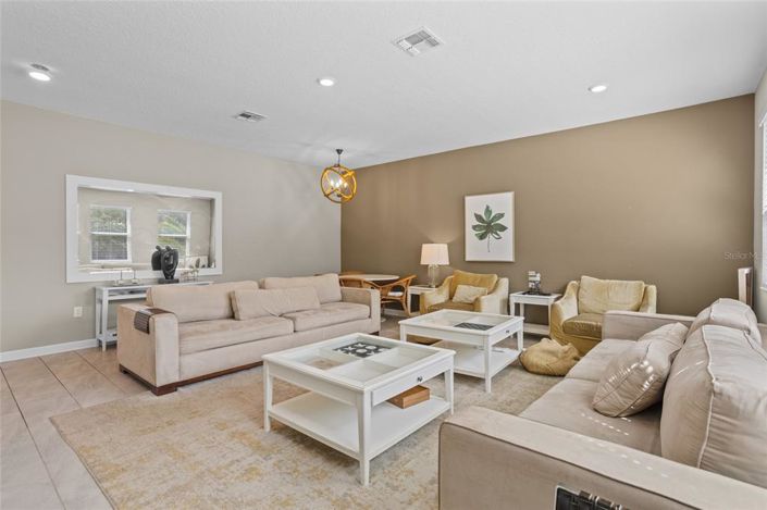 Image No.5-6 Bed Property for sale