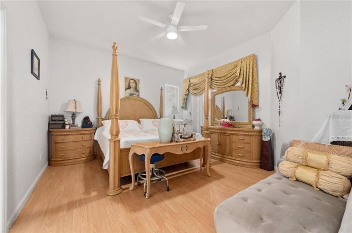 Image No.6-4 Bed Property for sale