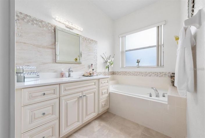 Image No.7-4 Bed Property for sale