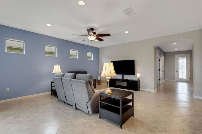 Image No.10-2 Bed Property for sale