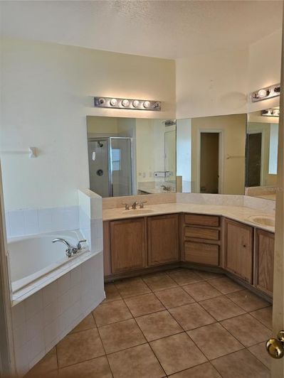 Image No.12-3 Bed Property for sale