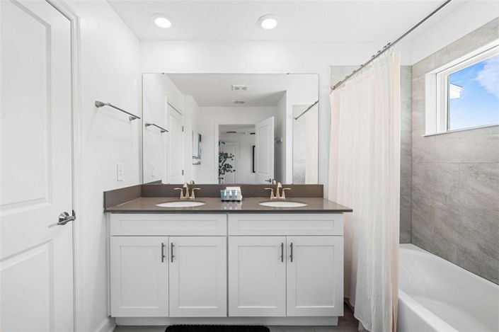 Image No.15-4 Bed Townhouse for sale