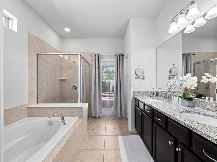 Image No.18-8 Bed Property for sale