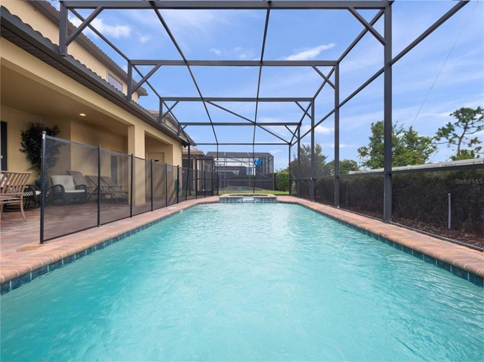 Image No.20-8 Bed Property for sale