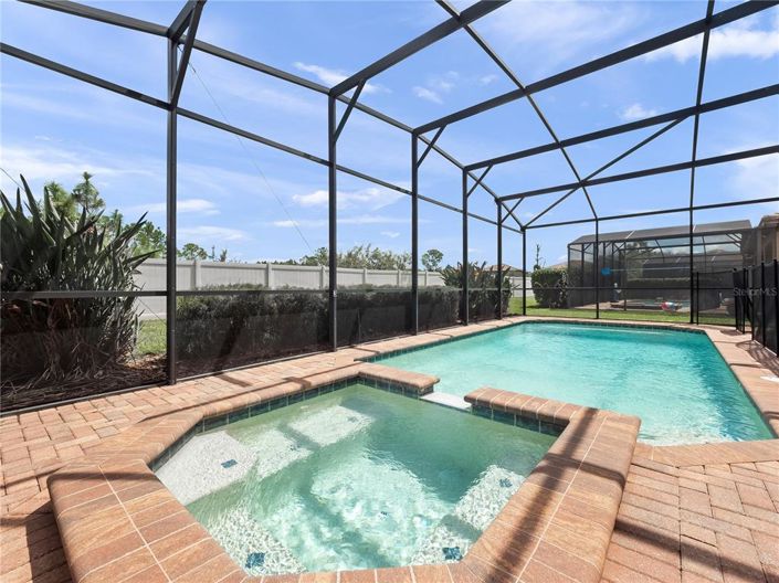 Image No.22-8 Bed Property for sale