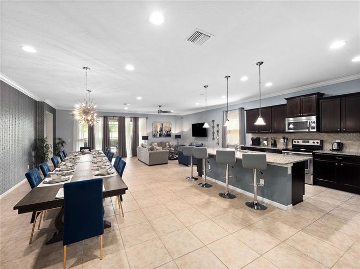 Image No.3-8 Bed Property for sale