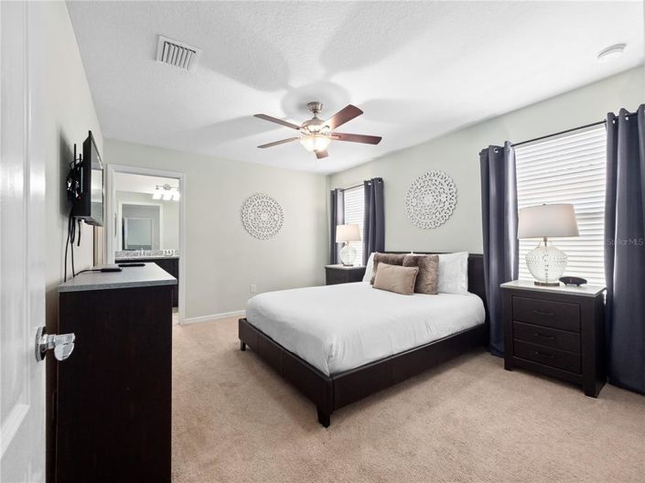 Image No.33-8 Bed Property for sale