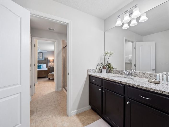 Image No.36-8 Bed Property for sale