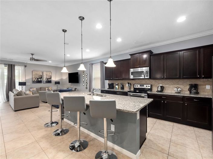 Image No.5-8 Bed Property for sale