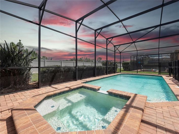 Image No.6-8 Bed Property for sale