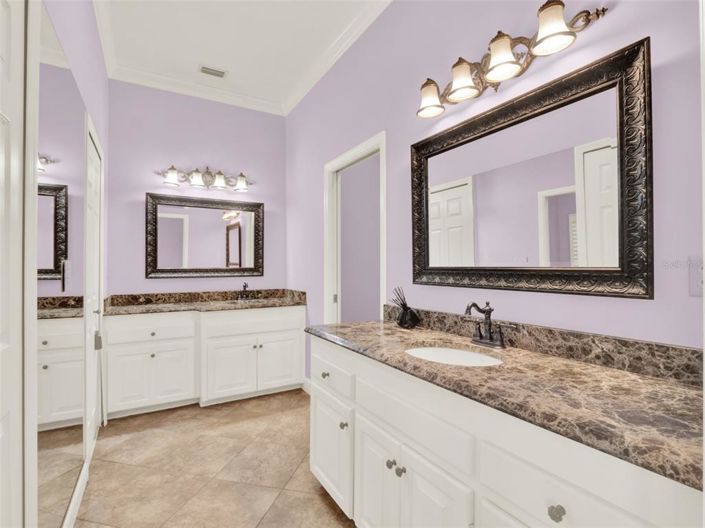 Image No.17-5 Bed Property for sale