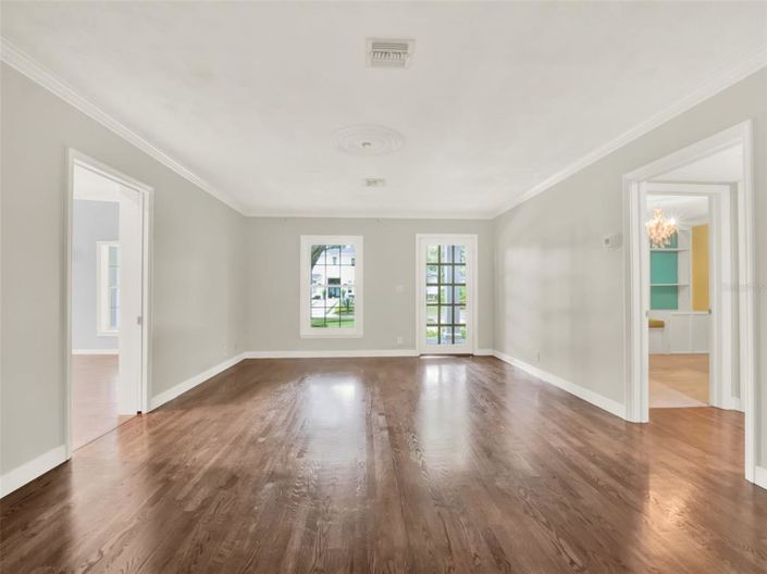 Image No.5-5 Bed Property for sale