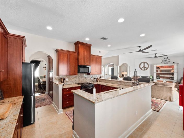 Image No.12-5 Bed Property for sale