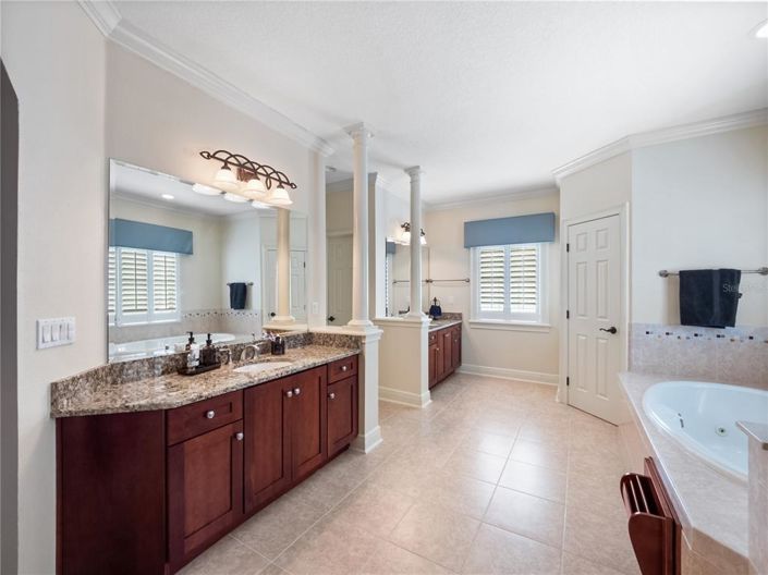 Image No.32-5 Bed Property for sale