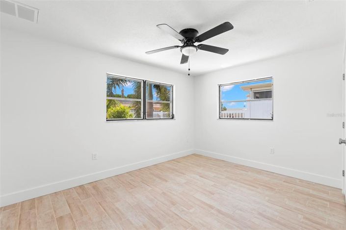 Image No.27-3 Bed Property for sale