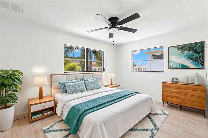 Image No.28-3 Bed Property for sale