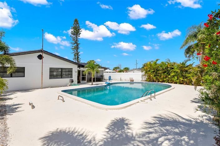 Image No.37-3 Bed Property for sale