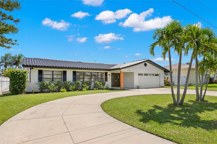 Image No.4-3 Bed Property for sale