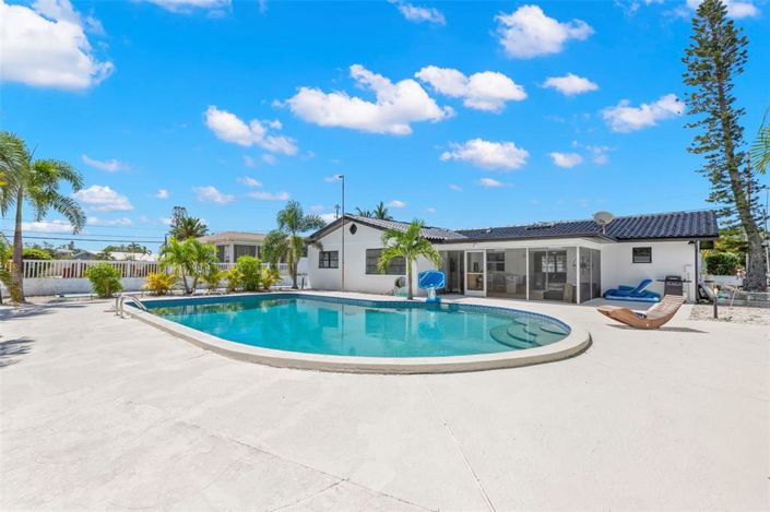 Image No.40-3 Bed Property for sale