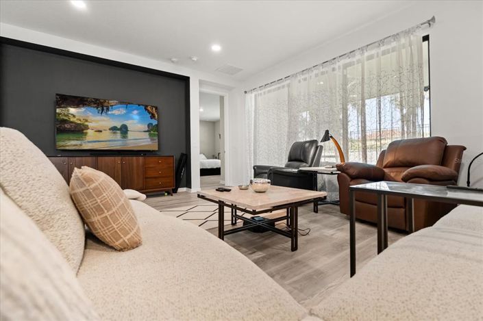 Image No.4-4 Bed Property for sale