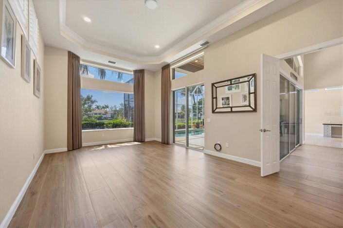 Image No.15-3 Bed Property for sale