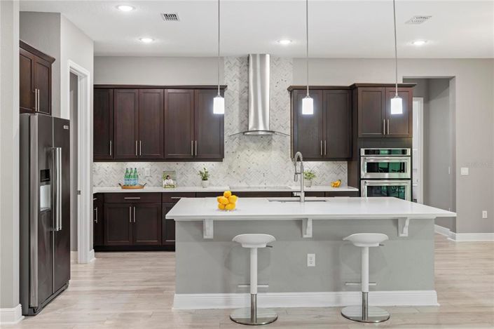 Image No.11-7 Bed Property for sale