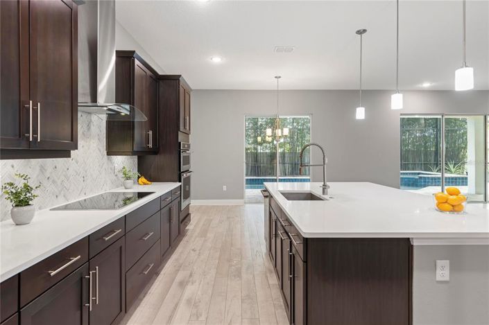 Image No.12-7 Bed Property for sale