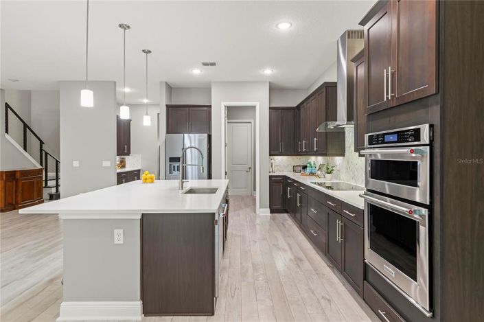 Image No.13-7 Bed Property for sale