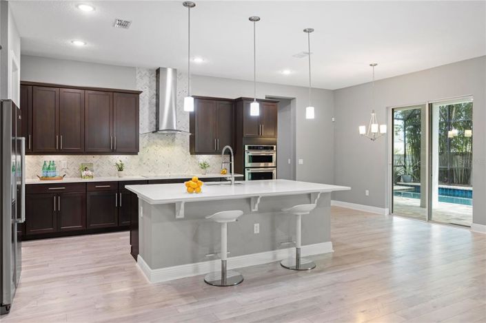 Image No.18-7 Bed Property for sale