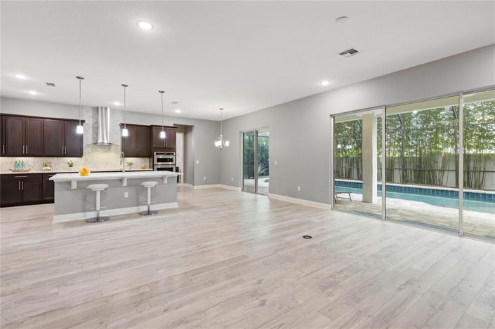 Image No.19-7 Bed Property for sale