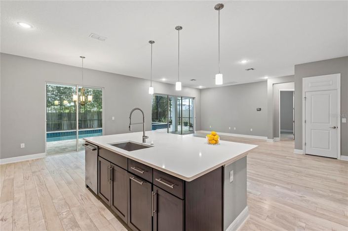 Image No.20-7 Bed Property for sale